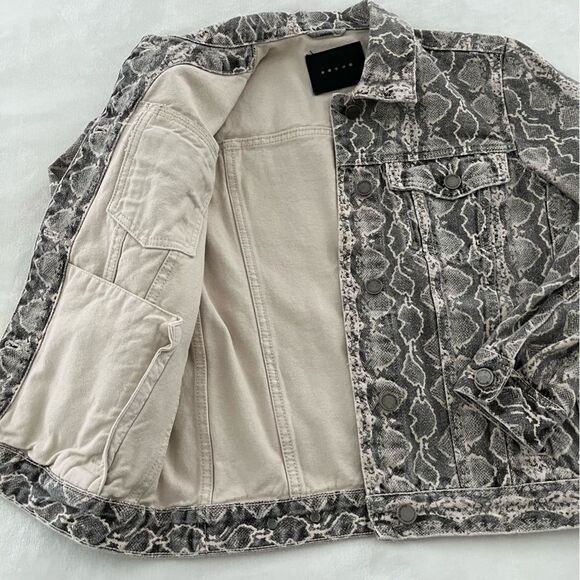 Blank NYC Snakeskin Print Snake Along Denim Jacket, Size XS NWOT - Picture 9 of 12